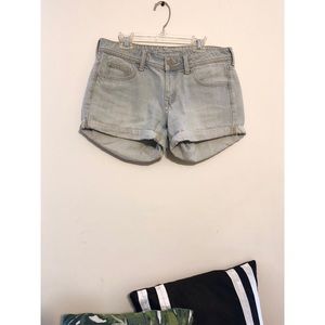 ❌ SOLD ❌ H&M Light-wash Denim Shorts (38)